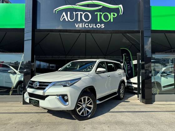 TOYOTA HILUX SW4 2.8 SRX 4X4 7 LUGARES 16V TURBO INTERCOOLER DIESEL 4P AUTOMÁTICO TOYOTA HILUX SW4 2.8 SRX 4X4 7 LUGARES 16V TURBO INTERCOOLER DIESEL 4P AUTOMÁTICO